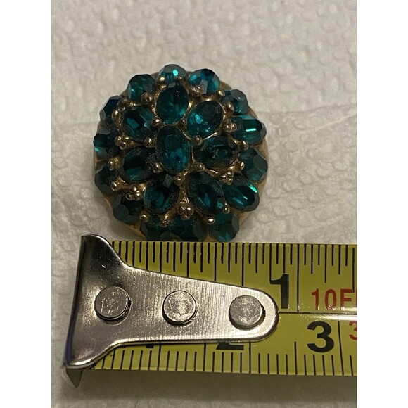 Vintage Emerald Green Sparkling Clip-on Earrings Rhinestones Gold-tone Clusters - Picture 9 of 12
